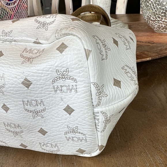 MCM Princess Lion White and Gold tote Bag with COA - Picture 9 of 16
